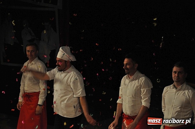 Zdjęcie w galerii na portalu naszraciborz.pl: 10/10, czyli Kabaret Młodych Panów na urodzinowej trasie w Raciborzu wiadomości z regionu