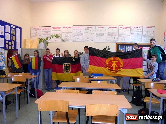 Zdjęcie w galerii na portalu naszraciborz.pl: Kolorowy Dzień Języków w Gimnazjum nr 5 wiadomości z regionu
