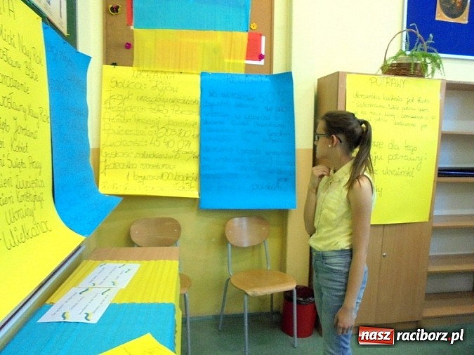 Zdjęcie w galerii na portalu naszraciborz.pl: Kolorowy Dzień Języków w Gimnazjum nr 5 wiadomości z regionu