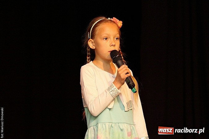 Zdjęcie w galerii na portalu naszraciborz.pl: Konkurs Piosenki w ramach Powiatowego Festiwalu Twórczości Artystycznej wiadomości z regionu