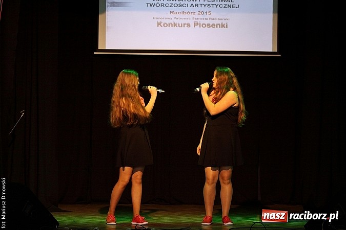 Zdjęcie w galerii na portalu naszraciborz.pl: Konkurs Piosenki w ramach Powiatowego Festiwalu Twórczości Artystycznej wiadomości z regionu