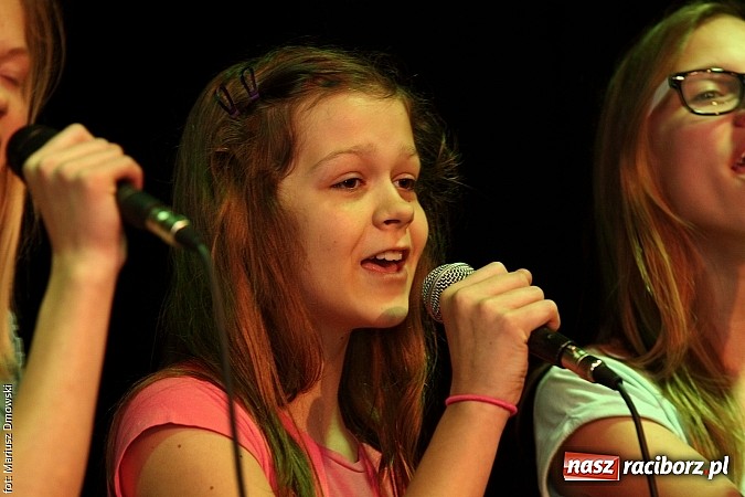 Zdjęcie w galerii na portalu naszraciborz.pl: Konkurs Piosenki w ramach Powiatowego Festiwalu Twórczości Artystycznej wiadomości z regionu