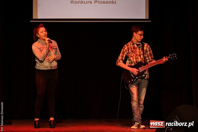 Zdjęcie w galerii na portalu naszraciborz.pl: Konkurs Piosenki w ramach Powiatowego Festiwalu Twórczości Artystycznej wiadomości z regionu