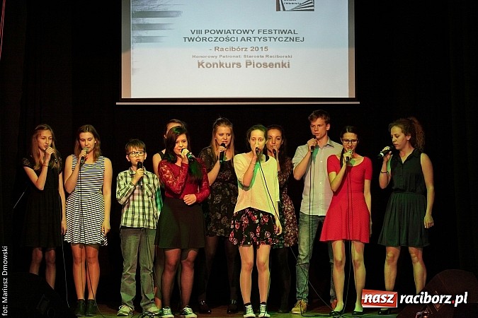 Zdjęcie w galerii na portalu naszraciborz.pl: Konkurs Piosenki w ramach Powiatowego Festiwalu Twórczości Artystycznej wiadomości z regionu