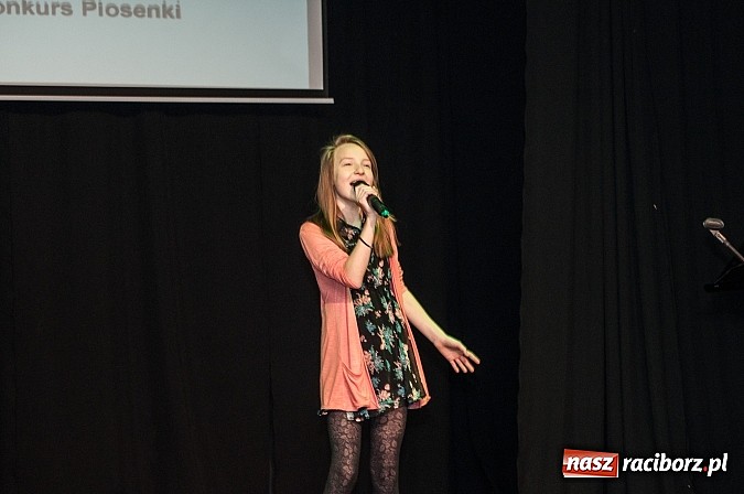 Zdjęcie w galerii na portalu naszraciborz.pl: Konkurs Piosenki w ramach Powiatowego Festiwalu Twórczości Artystycznej wiadomości z regionu