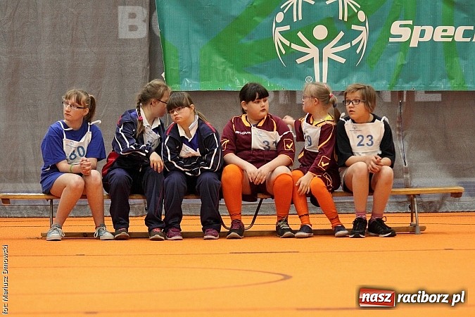 Zdjęcie w galerii na portalu naszraciborz.pl: XV Regionalny Mityng Lekkoatletyczny Olimpiad Specjalnych wiadomości z regionu