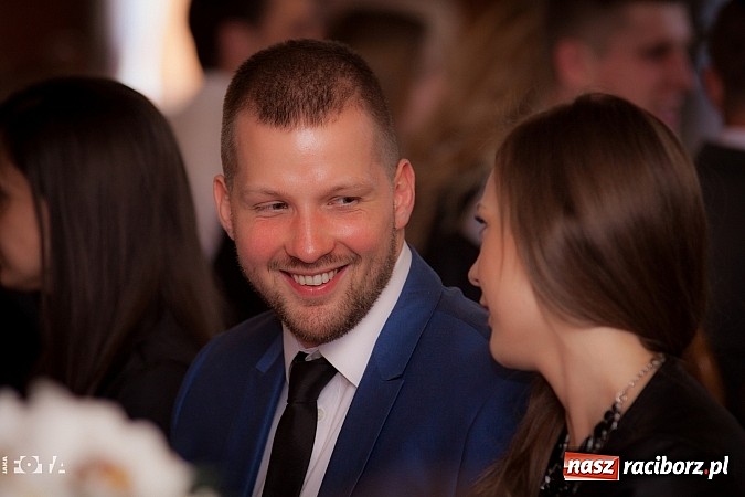 Zdjęcie w galerii na portalu naszraciborz.pl: Tak się bawią studenci PWSZ. Doroczny bal sportowca wiadomości z regionu