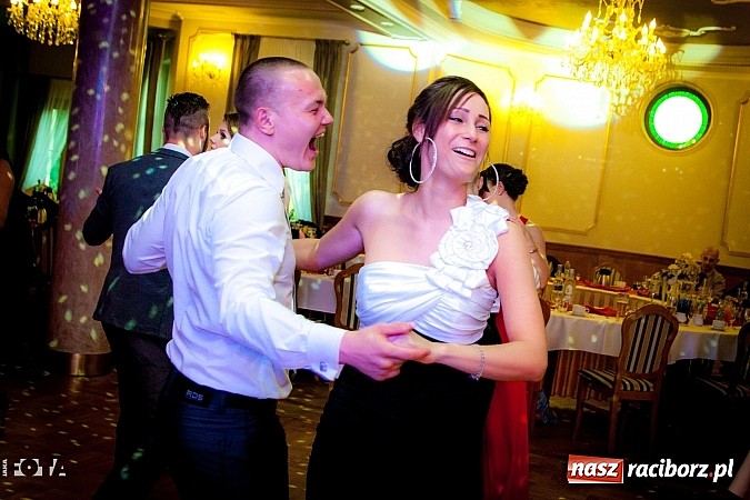 Zdjęcie w galerii na portalu naszraciborz.pl: Tak się bawią studenci PWSZ. Doroczny bal sportowca wiadomości z regionu