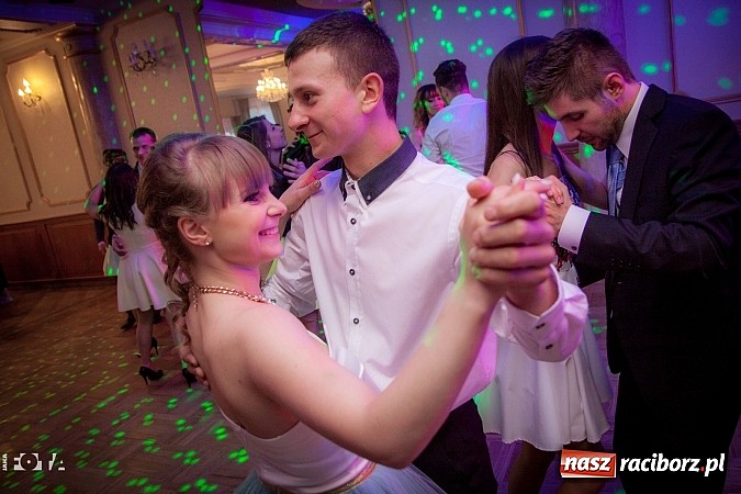 Zdjęcie w galerii na portalu naszraciborz.pl: Tak się bawią studenci PWSZ. Doroczny bal sportowca wiadomości z regionu