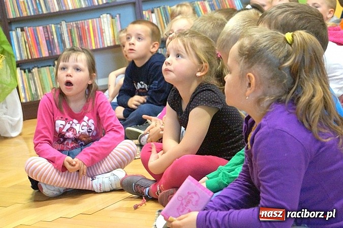 Zdjęcie w galerii na portalu naszraciborz.pl: Charyzmatyczna Elżbieta Bednarczyk spotkała się z najmłodszymi w bibliotece w Nędzy wiadomości z regionu