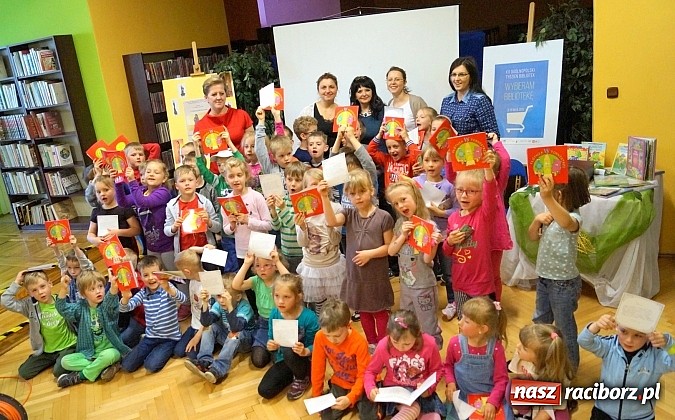Zdjęcie w galerii na portalu naszraciborz.pl: Charyzmatyczna Elżbieta Bednarczyk spotkała się z najmłodszymi w bibliotece w Nędzy wiadomości z regionu