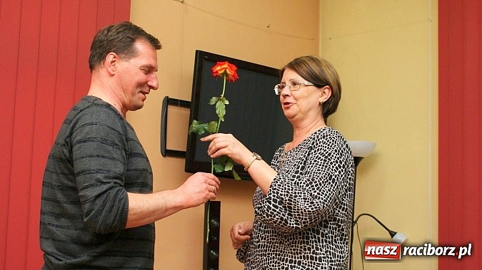 Zdjęcie w galerii na portalu naszraciborz.pl: Grzegorz Wagner gościł w raciborskiej bibliotece wiadomości z regionu