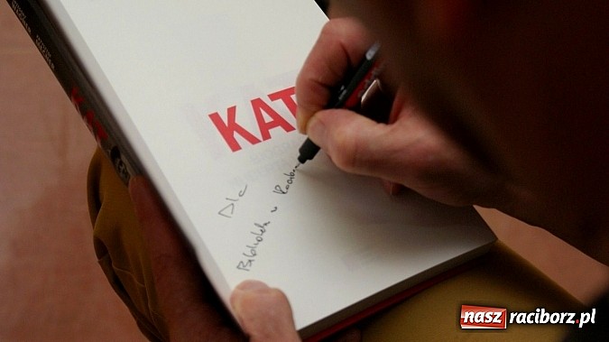 Zdjęcie w galerii na portalu naszraciborz.pl: Grzegorz Wagner gościł w raciborskiej bibliotece wiadomości z regionu