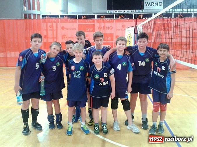 Zdjęcie w galerii na portalu naszraciborz.pl: Siatkarze z SP 18 na II miejscu w półfinale wojewódzkim wiadomości z regionu