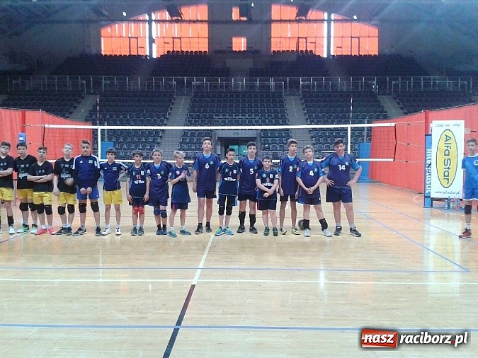 Zdjęcie w galerii na portalu naszraciborz.pl: Siatkarze z SP 18 na II miejscu w półfinale wojewódzkim wiadomości z regionu