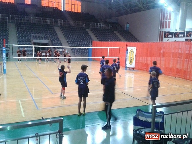 Zdjęcie w galerii na portalu naszraciborz.pl: Siatkarze z SP 18 na II miejscu w półfinale wojewódzkim wiadomości z regionu