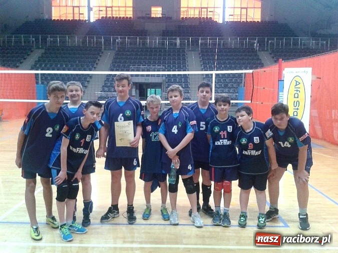 Zdjęcie w galerii na portalu naszraciborz.pl: Siatkarze z SP 18 na II miejscu w półfinale wojewódzkim wiadomości z regionu
