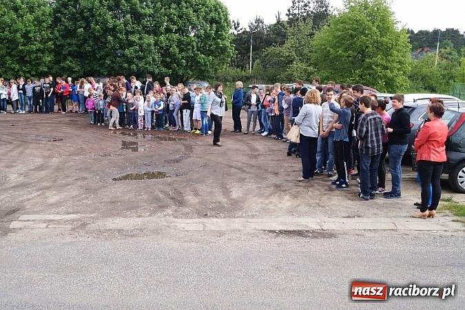 Zdjęcie w galerii na portalu naszraciborz.pl: Ewakuacja szkoły, pożar w kotłowni, uwięziony człowiek. Strażacy OSP ćwiczyli w Nędzy wiadomości z regionu