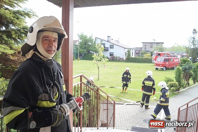 Zdjęcie w galerii na portalu naszraciborz.pl: Ewakuacja szkoły, pożar w kotłowni, uwięziony człowiek. Strażacy OSP ćwiczyli w Nędzy wiadomości z regionu