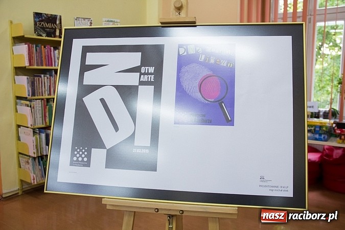 Zdjęcie w galerii na portalu naszraciborz.pl: Plastyk promuje się w Galerii Gawra wiadomości z regionu