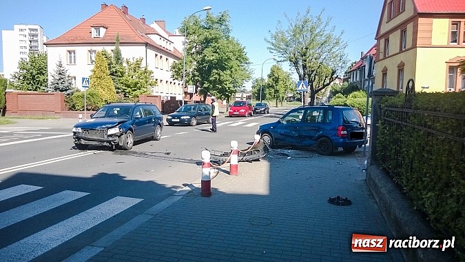 Zdjęcie w galerii na portalu naszraciborz.pl: Kraksa na skrzyżowaniu Ogrodowa-Słowackiego-Karola Miarki wiadomości z regionu