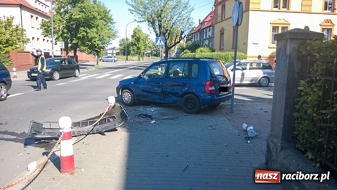 Zdjęcie w galerii na portalu naszraciborz.pl: Kraksa na skrzyżowaniu Ogrodowa-Słowackiego-Karola Miarki wiadomości z regionu