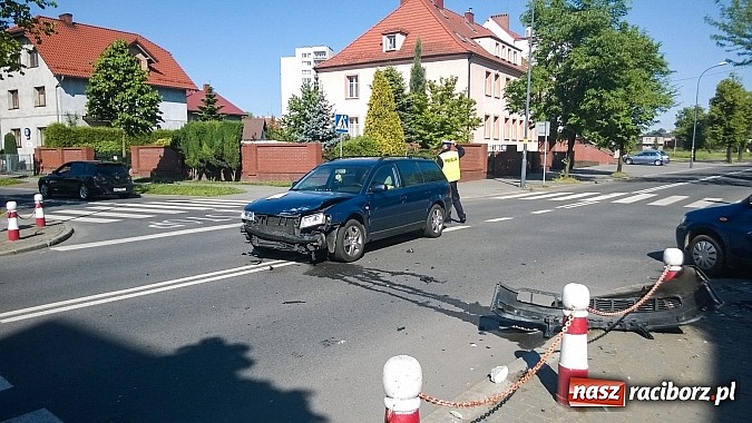 Zdjęcie w galerii na portalu naszraciborz.pl: Kraksa na skrzyżowaniu Ogrodowa-Słowackiego-Karola Miarki wiadomości z regionu