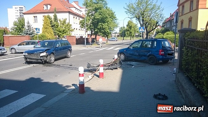 Zdjęcie w galerii na portalu naszraciborz.pl: Kraksa na skrzyżowaniu Ogrodowa-Słowackiego-Karola Miarki wiadomości z regionu