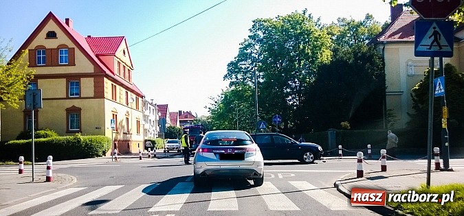 Zdjęcie w galerii na portalu naszraciborz.pl: Kraksa na skrzyżowaniu Ogrodowa-Słowackiego-Karola Miarki wiadomości z regionu