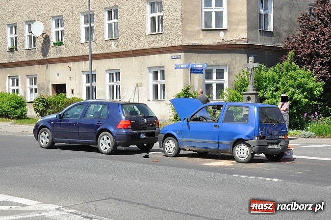 Zdjęcie w galerii na portalu naszraciborz.pl: Trzy pojazdy zderzyły się na Głubczyckiej wiadomości z regionu