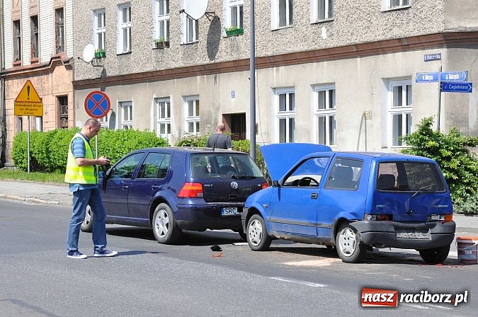 Zdjęcie w galerii na portalu naszraciborz.pl: Trzy pojazdy zderzyły się na Głubczyckiej wiadomości z regionu