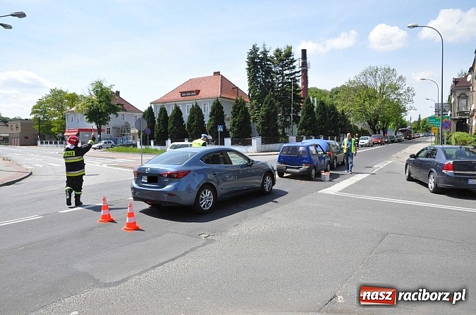 Zdjęcie w galerii na portalu naszraciborz.pl: Trzy pojazdy zderzyły się na Głubczyckiej wiadomości z regionu