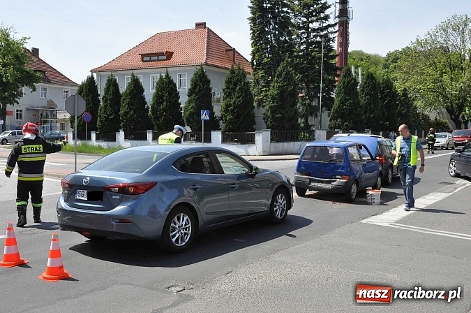 Zdjęcie w galerii na portalu naszraciborz.pl: Trzy pojazdy zderzyły się na Głubczyckiej wiadomości z regionu