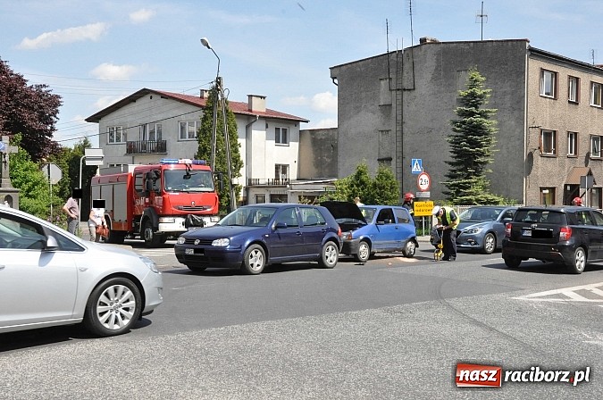 Zdjęcie w galerii na portalu naszraciborz.pl: Trzy pojazdy zderzyły się na Głubczyckiej wiadomości z regionu