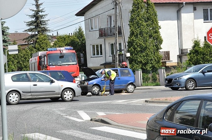 Zdjęcie w galerii na portalu naszraciborz.pl: Trzy pojazdy zderzyły się na Głubczyckiej wiadomości z regionu
