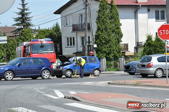 Zdjęcie w galerii na portalu naszraciborz.pl: Trzy pojazdy zderzyły się na Głubczyckiej wiadomości z regionu