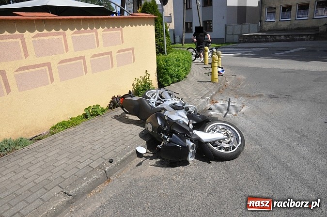 Zdjęcie w galerii na portalu naszraciborz.pl: W Samborowicach zderzyły się dwa BMW - motocykl i auto wiadomości z regionu