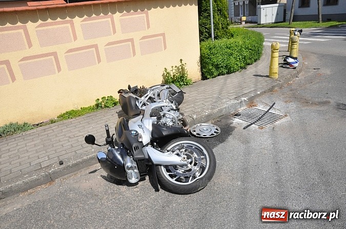 Zdjęcie w galerii na portalu naszraciborz.pl: W Samborowicach zderzyły się dwa BMW - motocykl i auto wiadomości z regionu