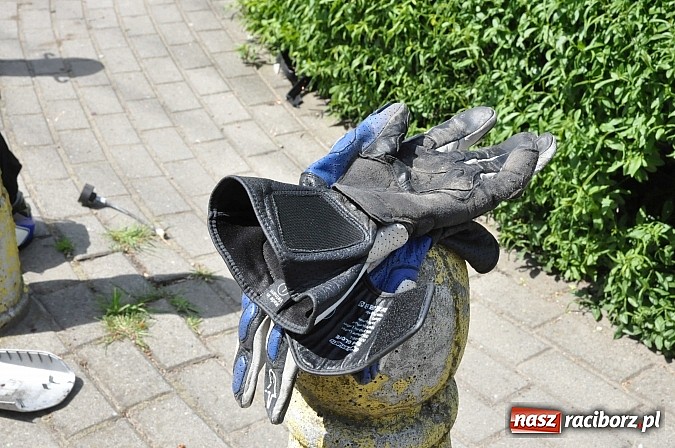 Zdjęcie w galerii na portalu naszraciborz.pl: W Samborowicach zderzyły się dwa BMW - motocykl i auto wiadomości z regionu