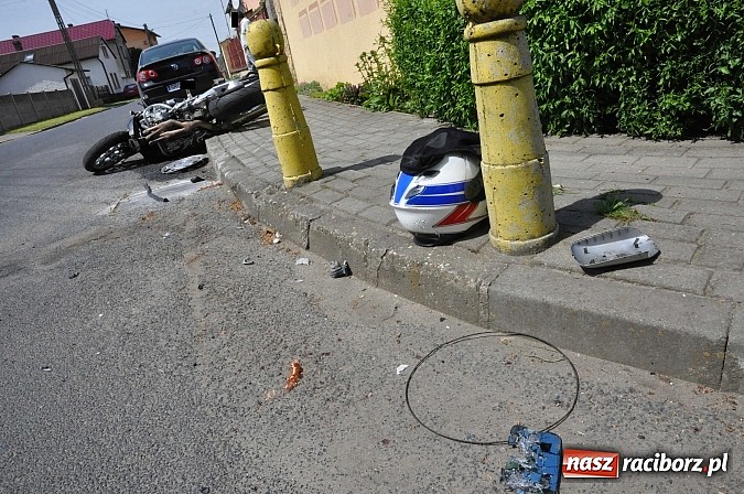 Zdjęcie w galerii na portalu naszraciborz.pl: W Samborowicach zderzyły się dwa BMW - motocykl i auto wiadomości z regionu