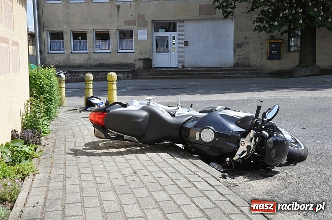 Zdjęcie w galerii na portalu naszraciborz.pl: W Samborowicach zderzyły się dwa BMW - motocykl i auto wiadomości z regionu