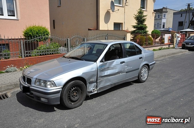 Zdjęcie w galerii na portalu naszraciborz.pl: W Samborowicach zderzyły się dwa BMW - motocykl i auto wiadomości z regionu