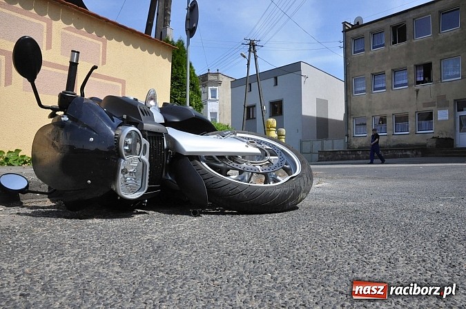 Zdjęcie w galerii na portalu naszraciborz.pl: W Samborowicach zderzyły się dwa BMW - motocykl i auto wiadomości z regionu