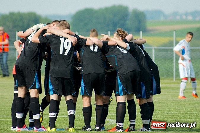 Zdjęcie w galerii na portalu naszraciborz.pl: Derby gminy Krzanowice: Rykoszet dał trzy punkty Borucinowi. Naprzód samodzielnym liderem A klasy wiadomości z regionu