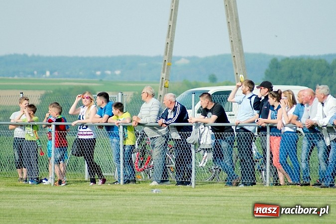 Zdjęcie w galerii na portalu naszraciborz.pl: Derby gminy Krzanowice: Rykoszet dał trzy punkty Borucinowi. Naprzód samodzielnym liderem A klasy wiadomości z regionu