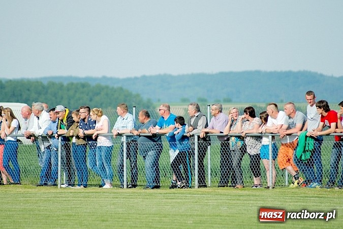 Zdjęcie w galerii na portalu naszraciborz.pl: Derby gminy Krzanowice: Rykoszet dał trzy punkty Borucinowi. Naprzód samodzielnym liderem A klasy wiadomości z regionu