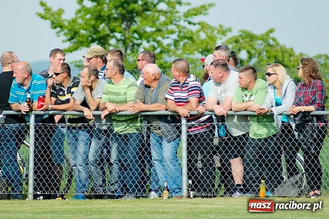 Zdjęcie w galerii na portalu naszraciborz.pl: Derby gminy Krzanowice: Rykoszet dał trzy punkty Borucinowi. Naprzód samodzielnym liderem A klasy wiadomości z regionu