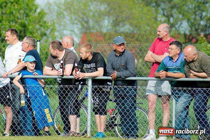 Zdjęcie w galerii na portalu naszraciborz.pl: Derby gminy Krzanowice: Rykoszet dał trzy punkty Borucinowi. Naprzód samodzielnym liderem A klasy wiadomości z regionu