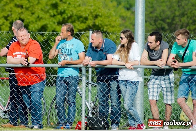 Zdjęcie w galerii na portalu naszraciborz.pl: Derby gminy Krzanowice: Rykoszet dał trzy punkty Borucinowi. Naprzód samodzielnym liderem A klasy wiadomości z regionu