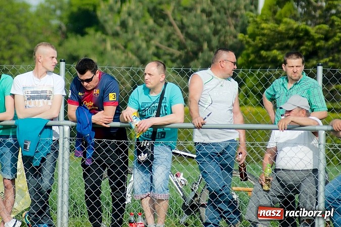 Zdjęcie w galerii na portalu naszraciborz.pl: Derby gminy Krzanowice: Rykoszet dał trzy punkty Borucinowi. Naprzód samodzielnym liderem A klasy wiadomości z regionu
